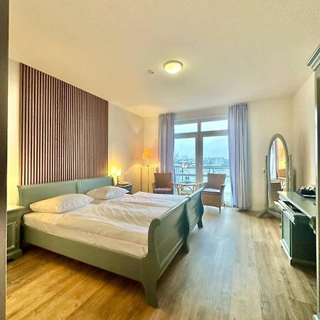 Gaestehaus Weserblick Am Weser-Sandstrand Berne Exterior foto