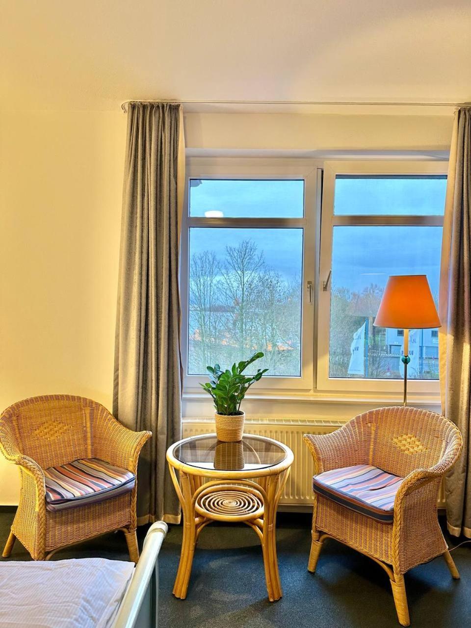 Gaestehaus Weserblick Am Weser-Sandstrand Berne Exterior foto