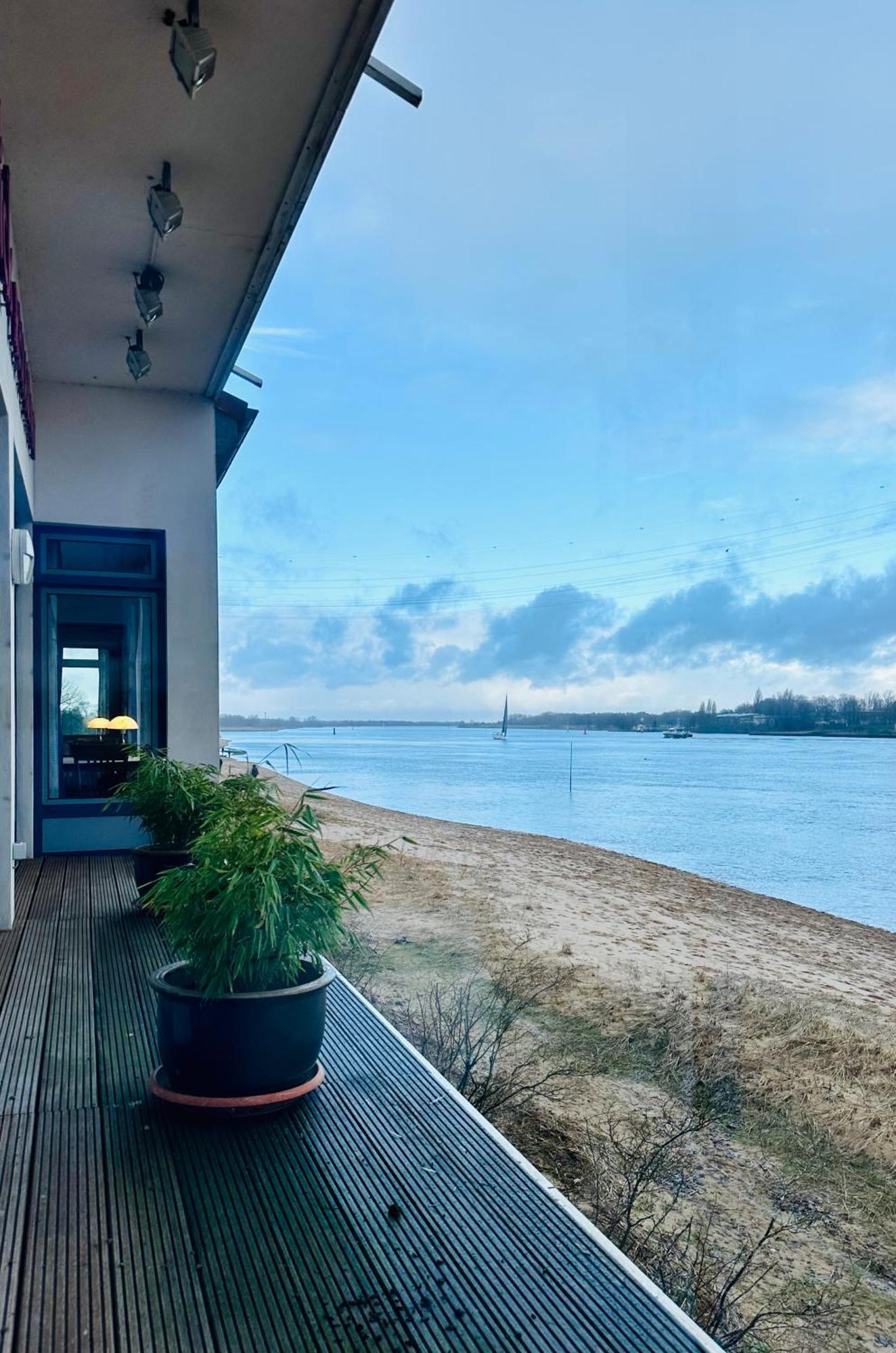 Gaestehaus Weserblick Am Weser-Sandstrand Berne Exterior foto