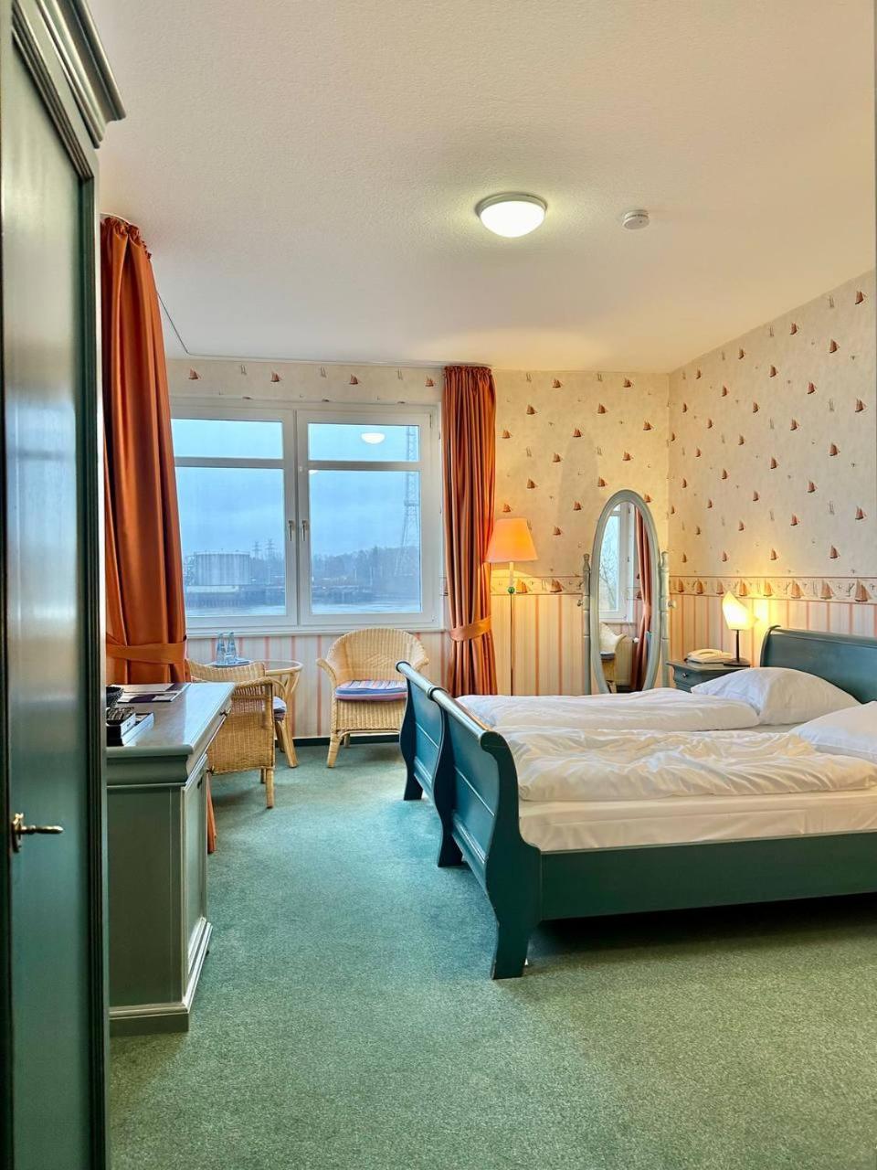 Gaestehaus Weserblick Am Weser-Sandstrand Berne Exterior foto