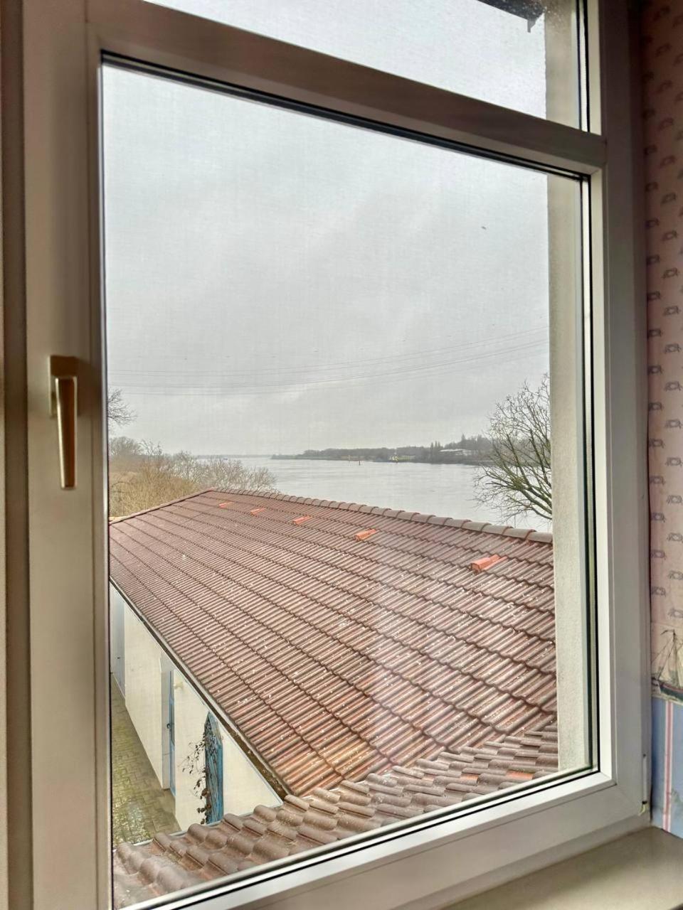 Gaestehaus Weserblick Am Weser-Sandstrand Berne Exterior foto