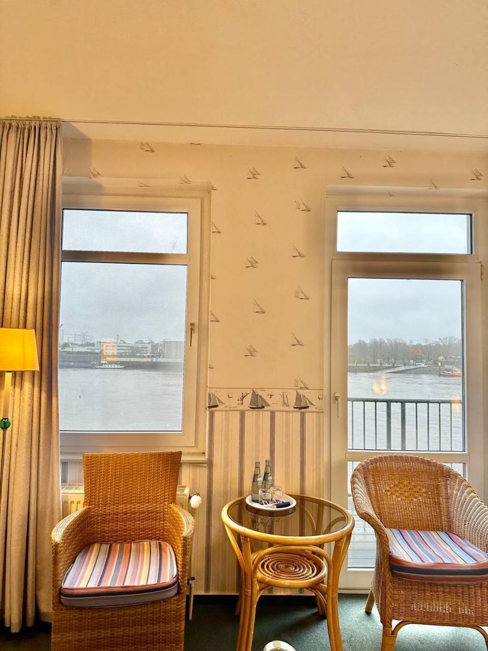 Gaestehaus Weserblick Am Weser-Sandstrand Berne Exterior foto