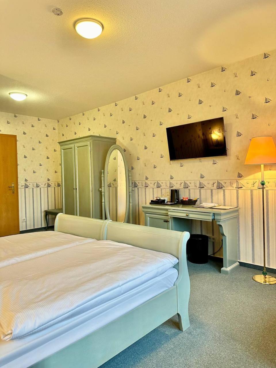 Gaestehaus Weserblick Am Weser-Sandstrand Berne Exterior foto