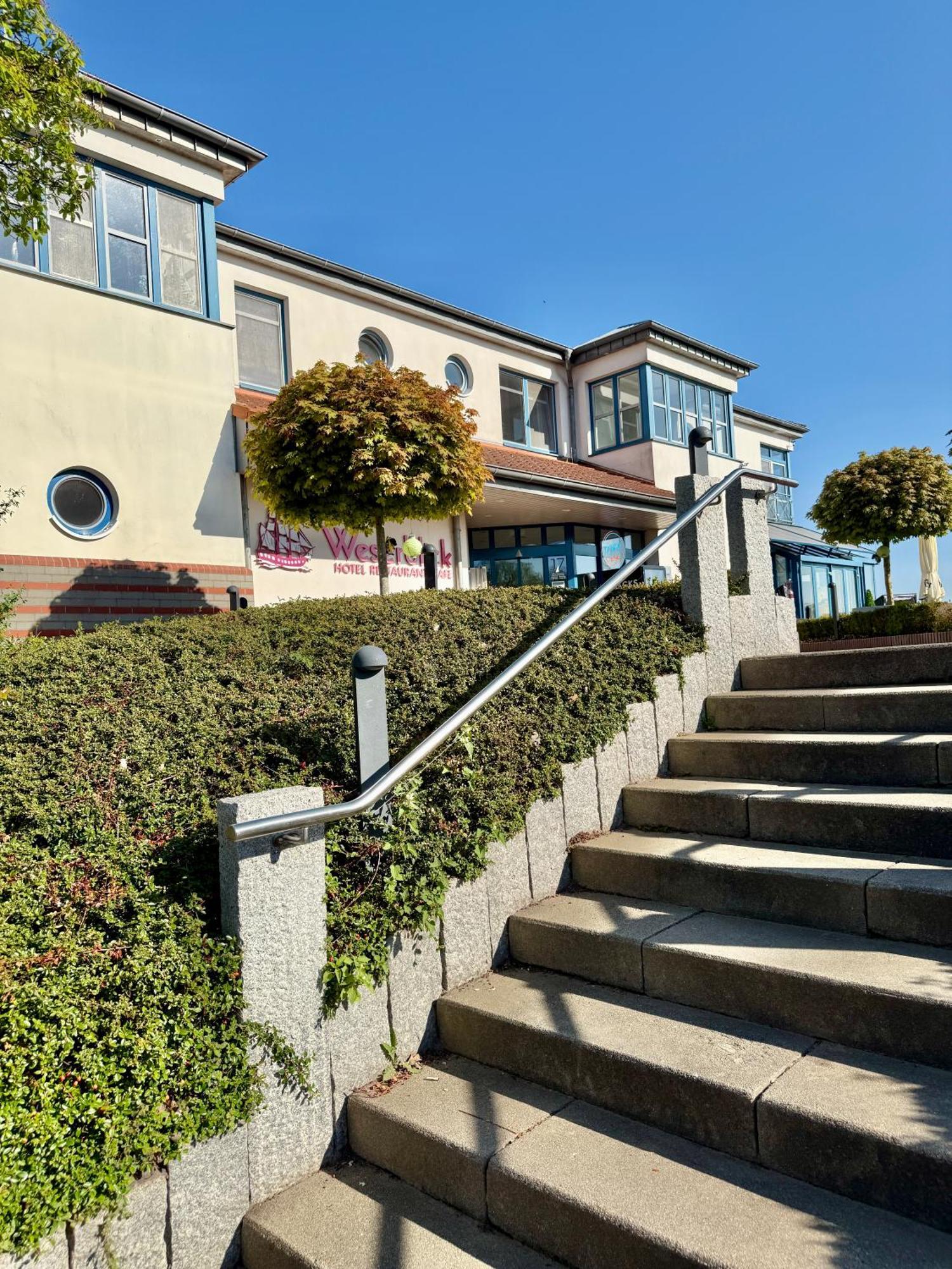 Gaestehaus Weserblick Am Weser-Sandstrand Berne Exterior foto